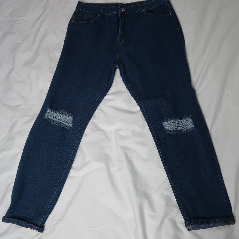 BOOHOO PLUS Ripped Knee High Waisted Mom Jeans